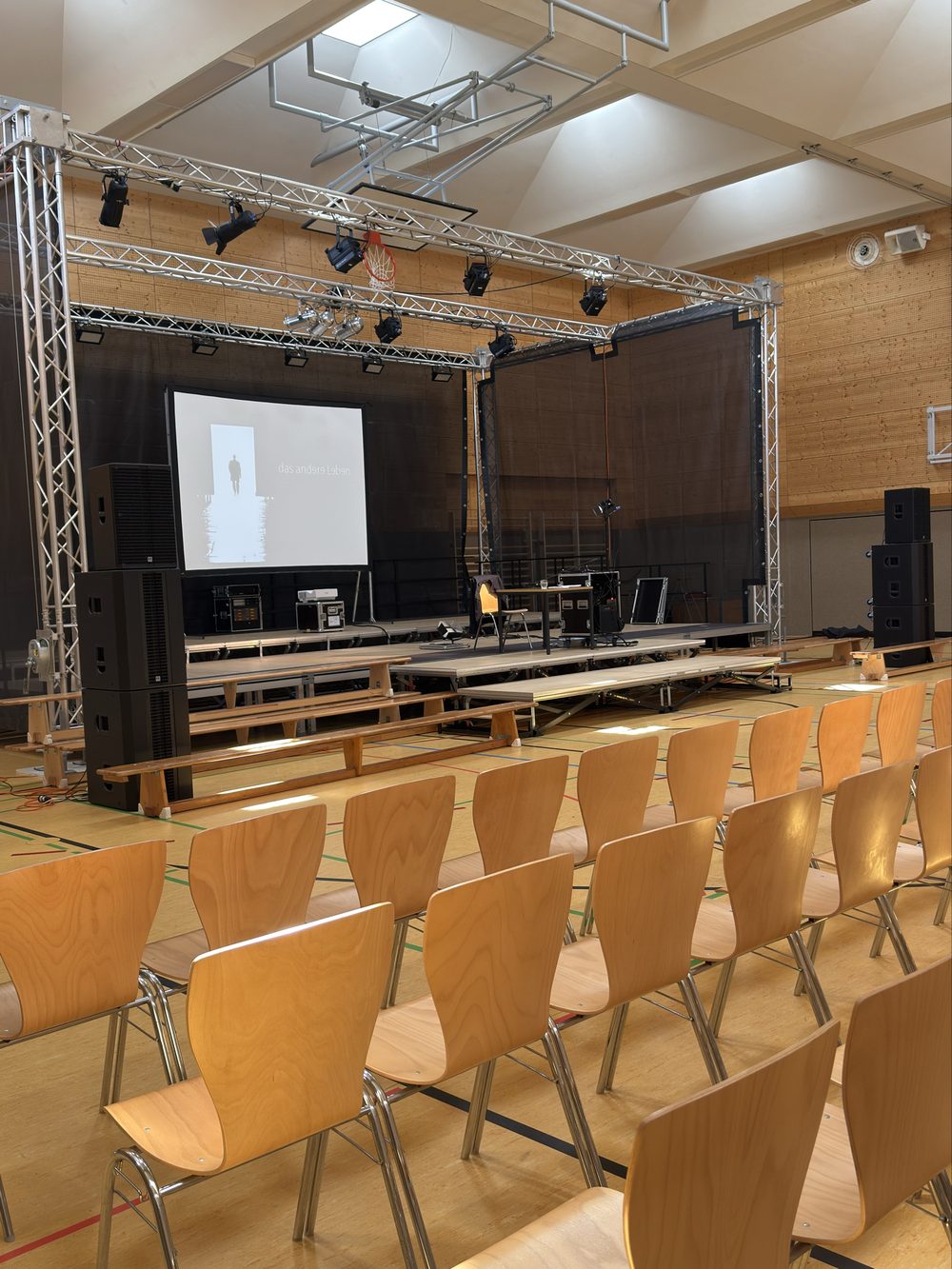 Bühne in einer Turnhalle